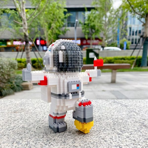 SC 8003 Standing Spaceman Astronaut Black Helmet Led Light Red Flag Mini Diamond Blocks Bricks Building 3 - LOZ™ MINI BLOCKS