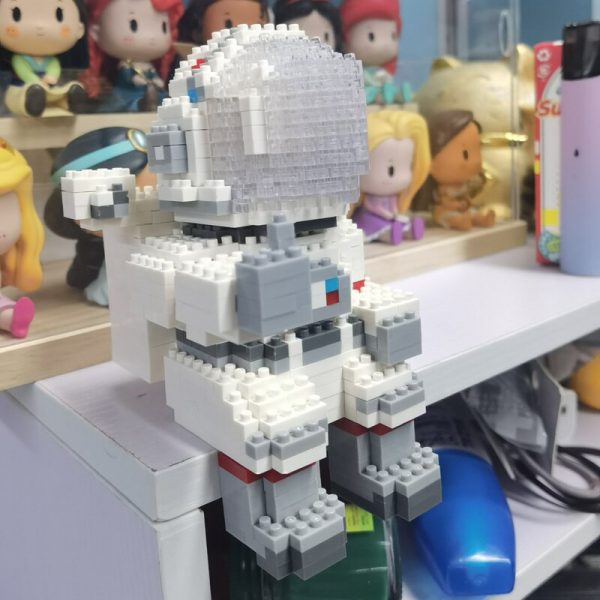 SC 8803 1 Space Adventure Astronaut White Helmet 3D Model DIY Mini Diamond Blocks Bricks Building 2 - LOZ™ MINI BLOCKS